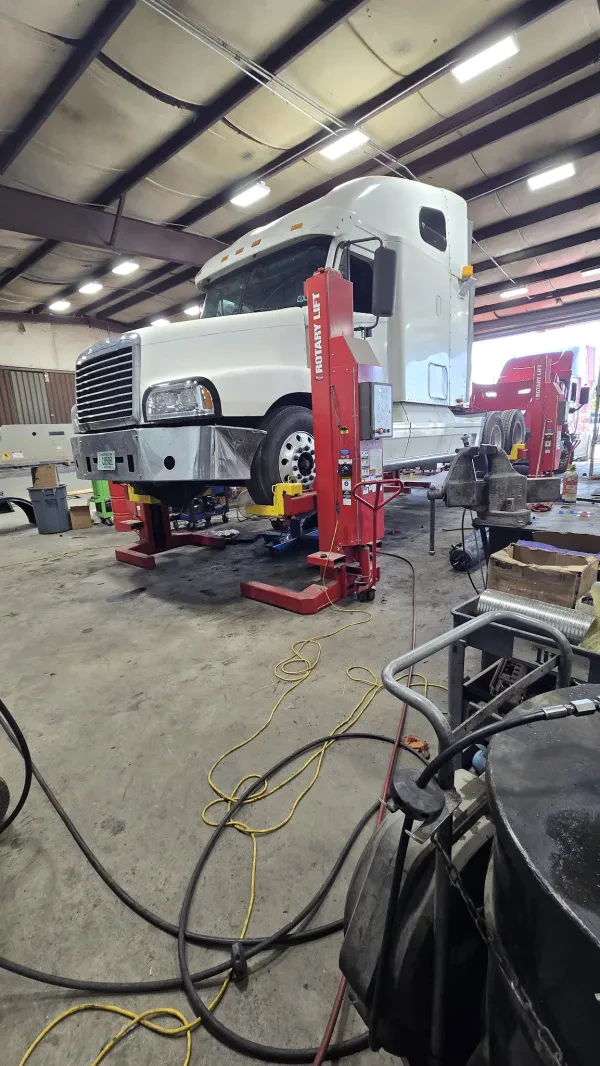 Rock City Truck Service & Towing - photo 3