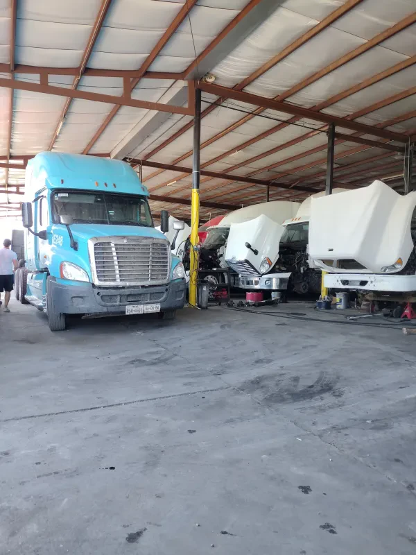 Suarez Truck Parts & Service LLC - photo 3