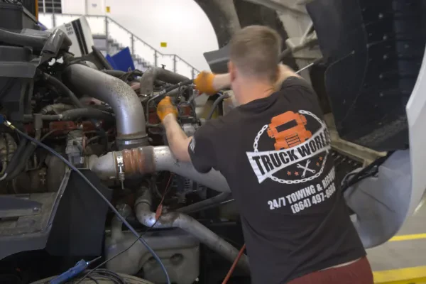 Truck World Repair & 24/7 Towing and Road Service - photo 2