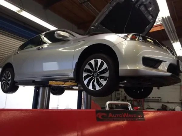 Autowave Inc Honda & Acura Specialist - photo 3