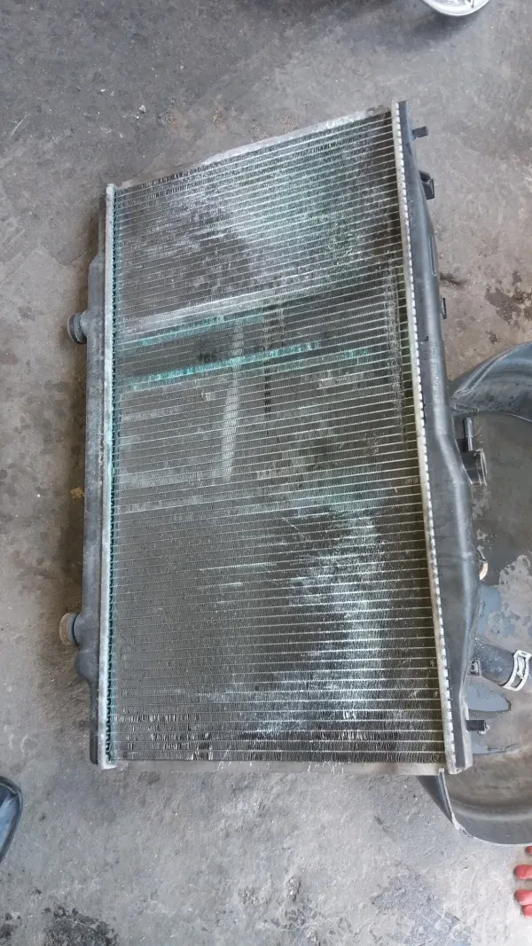 1300 Radiator Woman Used Parts - photo 2
